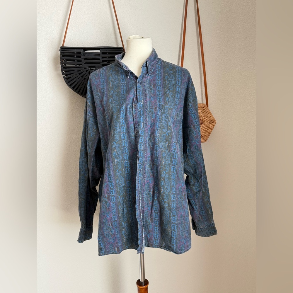 Fluid Blue & Purple Paisley Casual Button Down Shirt, Size XL